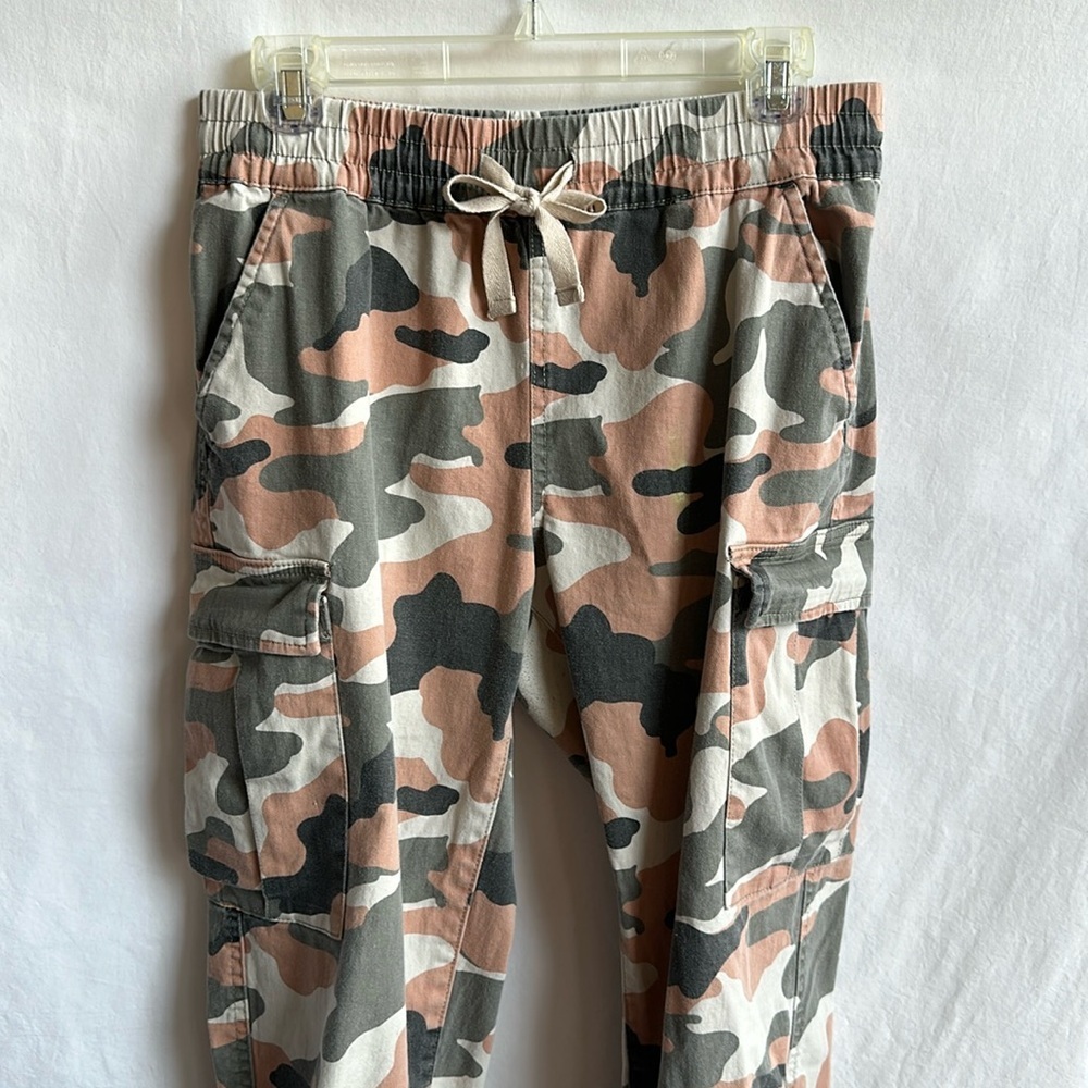 Streetwear Society peach/green/tan camo drawstring joggers, size L